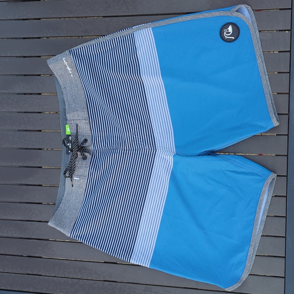 Quiksilver Highline board shorts 34"